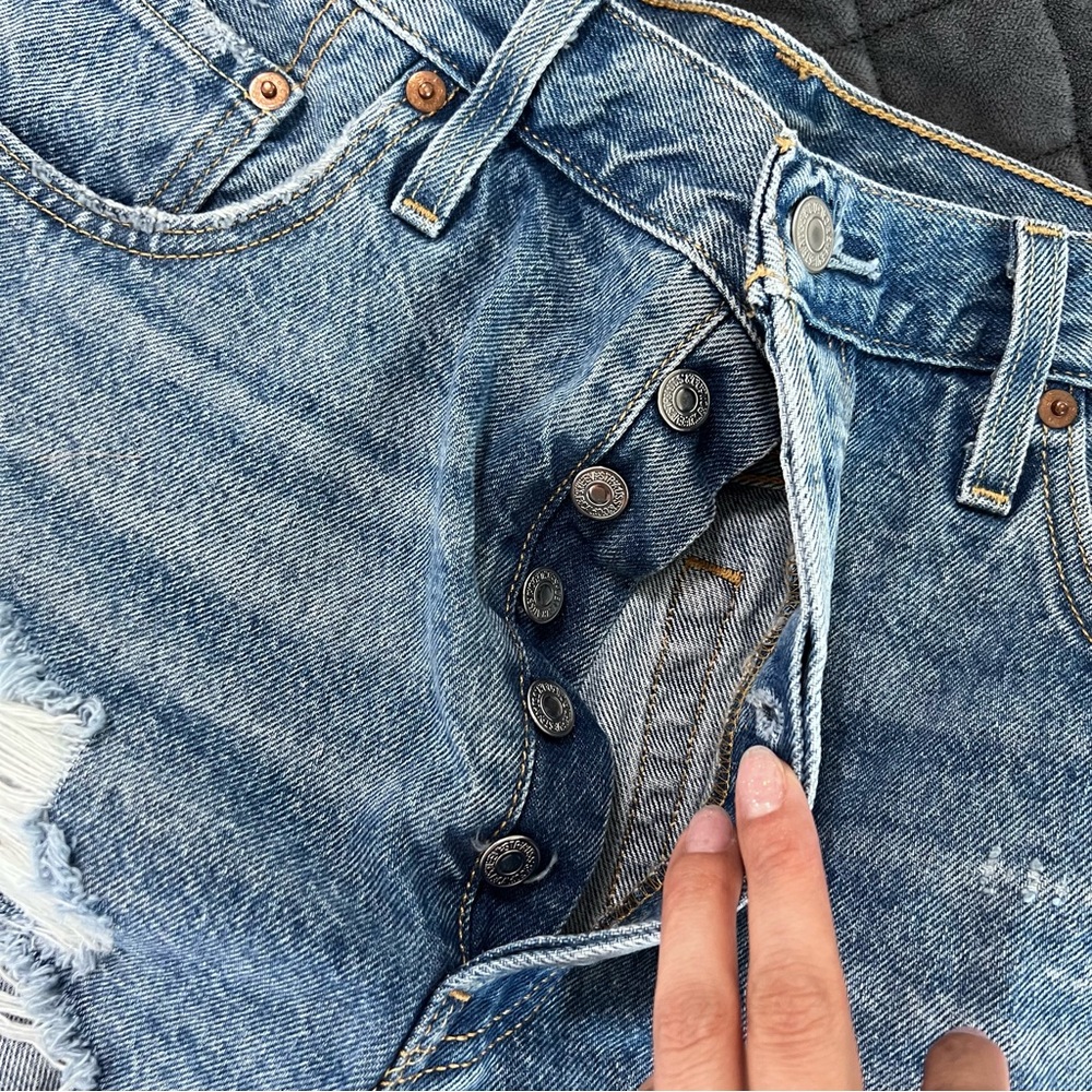 Levi's Distressed Light Blue Denim Jean Shorts - Picture 11 of 11